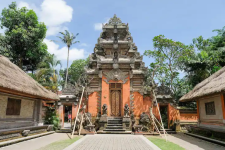 Experience the timeless elegance of Ubud Palace (Puri Saren Agung)