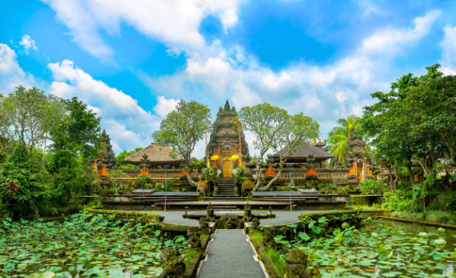 Taman Saraswati Temple in Bali – Central Landmark Temple in Ubud